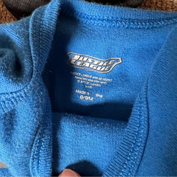 8 Amazing onesie, one piece, lot, superheroes. You get them all and a cape.. - Picture 11 of 13